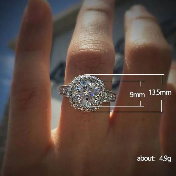 New Luxurious Silver Square Cut Diamond Ring - Picture 6 of 6